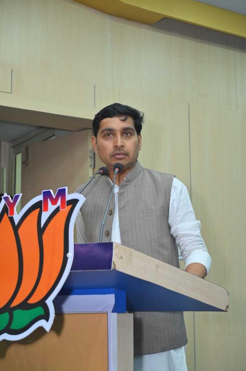 Prateek Tiwari (प्रतीक) tweet media