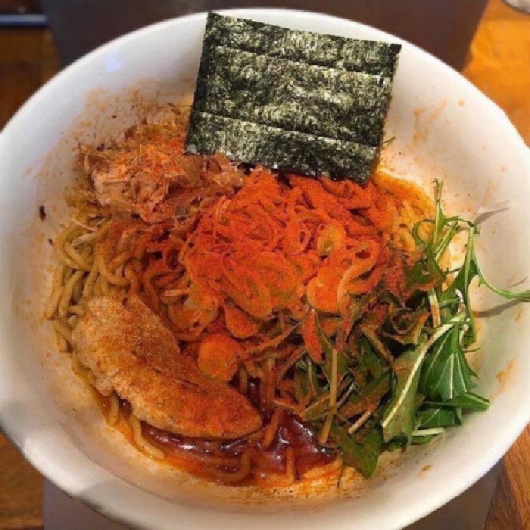 hirakataeito8's tweet photo. 🌶スパイシーあぶらめん🌶

eiTo8の『スパイシーあぶらめん』はいかがでしょうか💭

真っ赤なスパイスがたっぷりでピリッとした辛さが癖になる1杯💥
辛党さんにはぜひ1度は召し上がっていただきたい✨
ぜひご賞味くださいませ🙌

 #eiTo8 
 #エイト
 #あぶら麺 
 #辛党
 #枚方 https://t.co/fQfH170oQE