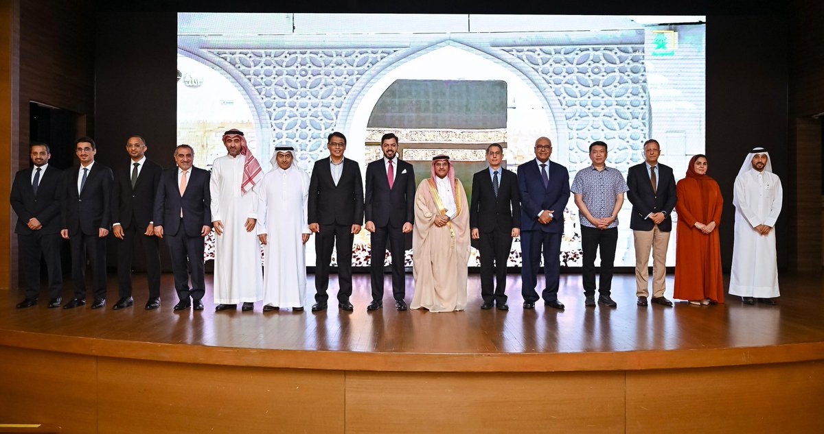 KSAembassySOM's tweet photo. أقام السفير محمد الغامدي حفل إفطار بمناسبة #يوم_التأسيس في سنغافورة، بحضور ضيف الشرف معالي د. محمد فيصل إبراهيم، وزير الدولة للشؤون الداخلية والوزير المُكلّف بشؤون المسلمين، وبمشاركة كبار المسؤولين والسفراء المعتمدين. https://t.co/0HTBXJsAa9