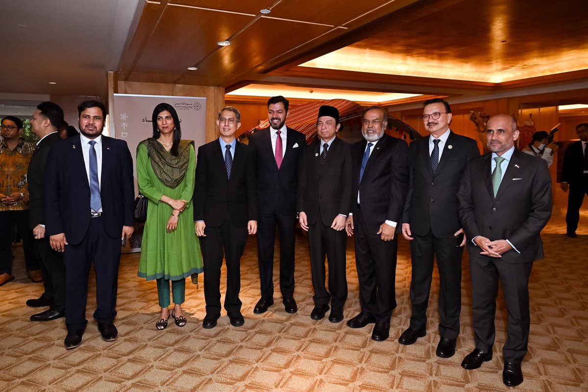 KSAembassySOM's tweet photo. Ambassador Mohammad Alghamdi hosted an iftar in Singapore to mark #FoundingDay, with Guest of Honour Dr Mohamad Faisal Ibrahim, Minister of State for Home Affairs and Minister-in-charge of Muslim Affairs, and the participation of senior officials and accredited ambassadors. https://t.co/VWKB2NEcdW