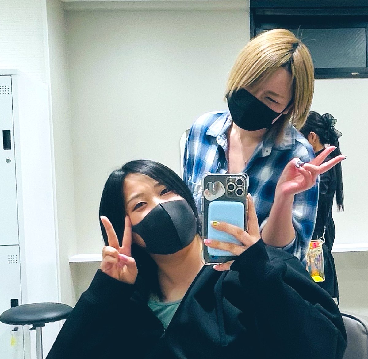 BCATMG1's tweet photo. 思いつきで決まった美容DAY
楽しかったわぁ。
ネイルはフォトナ🔫
髪型は20年振りのウルフ🐺

そしてやよP久しぶりっ☆
髪切ってくれてありがとうございました💇‍♀️ https://t.co/8uOLV00l2x