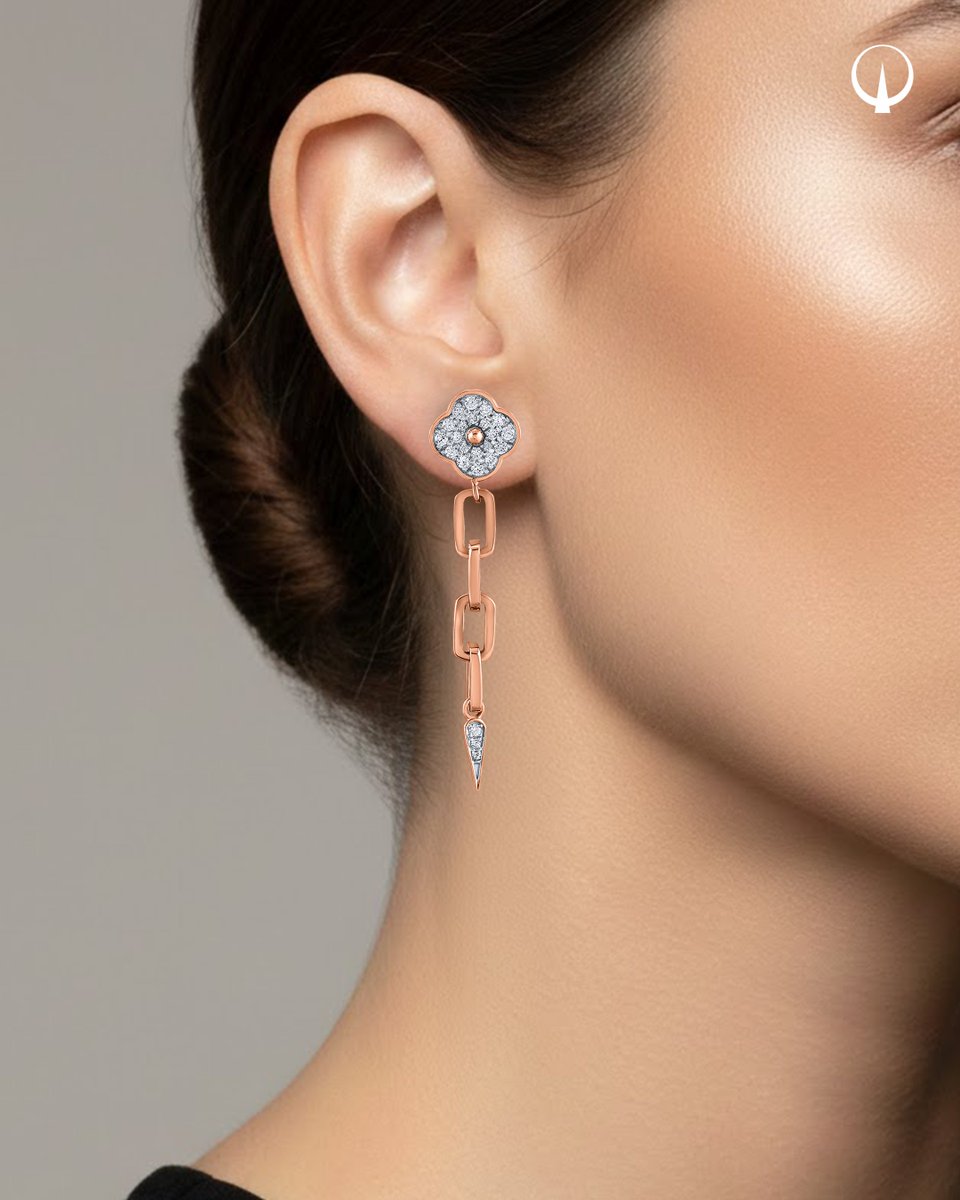 aarudiamond's tweet image. Luxury in every curve. Brilliance in every detail. Diamond &amp;amp; gold — forever classic. 

#aarudiamondjewellery #aarujewels #naturaldiamondjewellery #thewowdiamondjewellery #luxurybyaaru #indianjewellery #diamondjewellery #earrings #diamondearrings
