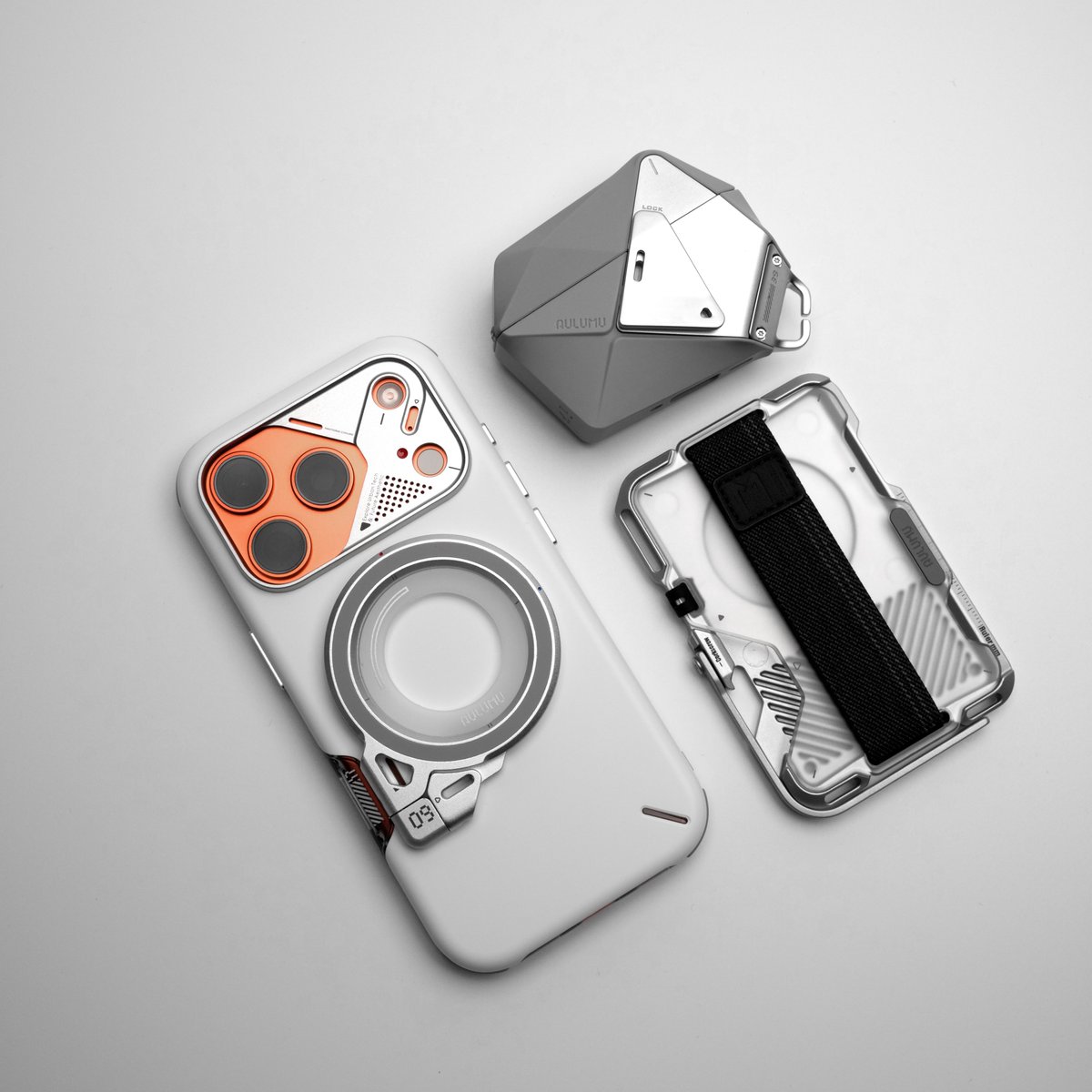 aulumu_official's tweet image. A great weekend starts with your hobby and lifestyle.

#aulumu #gadget #magsafe
