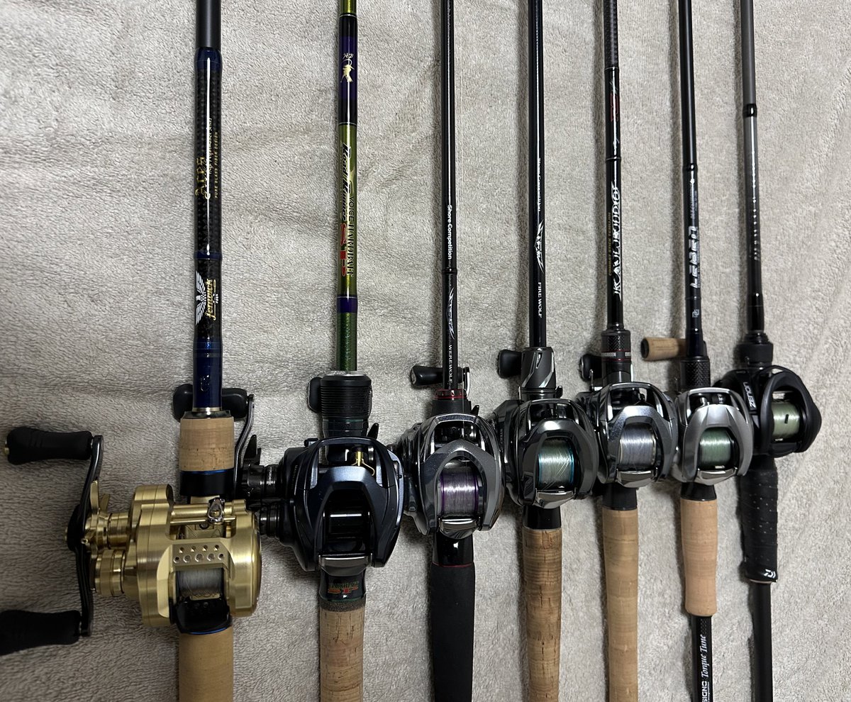 fishing_12323's tweet photo. バス釣りを始めて約16年

ようやく自信を持って完成形と言い切れるベイトタックルが揃った🎣

道具としての性能、感覚とのマッチング、所有感

全てを高次元で満たしてくれる布陣になったと思う https://t.co/P02jJOgT4D