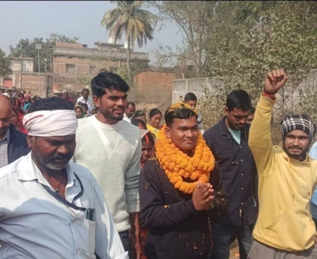 roushan_ram's tweet photo. धनवार नगर पंचायत के वार्ड 1  की जनता का मुझे सेवा का मौका देने के लिए धन्यवाद https://t.co/UZ8Ui6douq