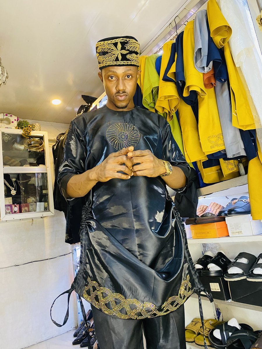 flasciousflash's tweet photo. 🖤👕🇸🇱
#sierraleonefashion #africanstylist #wayflashstyleupackstyle sierraleone https://t.co/QtUyrXOfi8