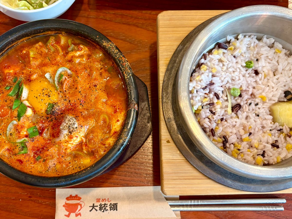kirico011's tweet photo. 釜めし大統領だよ！

出来立てのご飯が
美味し過ぎました🤤
スンドゥブはもちろん
辛めでオーダー

＃釜めし大統領
＃銀座ランチ
＃韓国スタイルの釜めし https://t.co/QxEaadCkPq