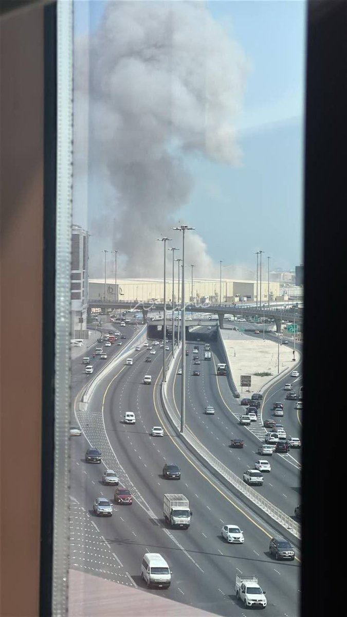 vahitdos's tweet photo. Kuwait İran füzelerinin hedefinde. Çok fazla patlama sesi duyuluyor. #savas #Iran #Kuwait ABD BAHREYN ABU DHABI QATAR https://t.co/0d5d1Z2bld