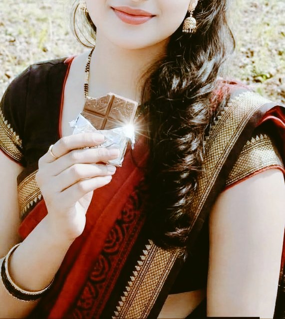 चाकलेटी  किस किस को खाना है 

Coment में बताए मैं कोरियर करूंगी