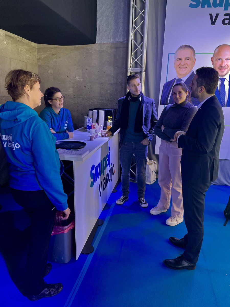 MatejTonin's tweet image. Najboljša kava v mestu ☕️

Kavarna #NSi #SLS #Fokus. Vabljeni!

#skupaj #pomlad #volitve2026