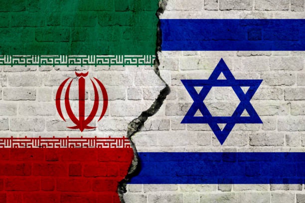 maungchittin's tweet photo. Iranian missiles target Ali Al Salem Air Base in Kuwait and the Kuwaiti National Security Agency, US based in. 🇰🇼

Iranian missile attacked and strucked against Riyadh, Saudi Arabia, US based in.🇸🇦

Iran is now targeting US base in Jordan, where significant US aircrafts exist.🇯🇴 https://t.co/bjlWosF9UI