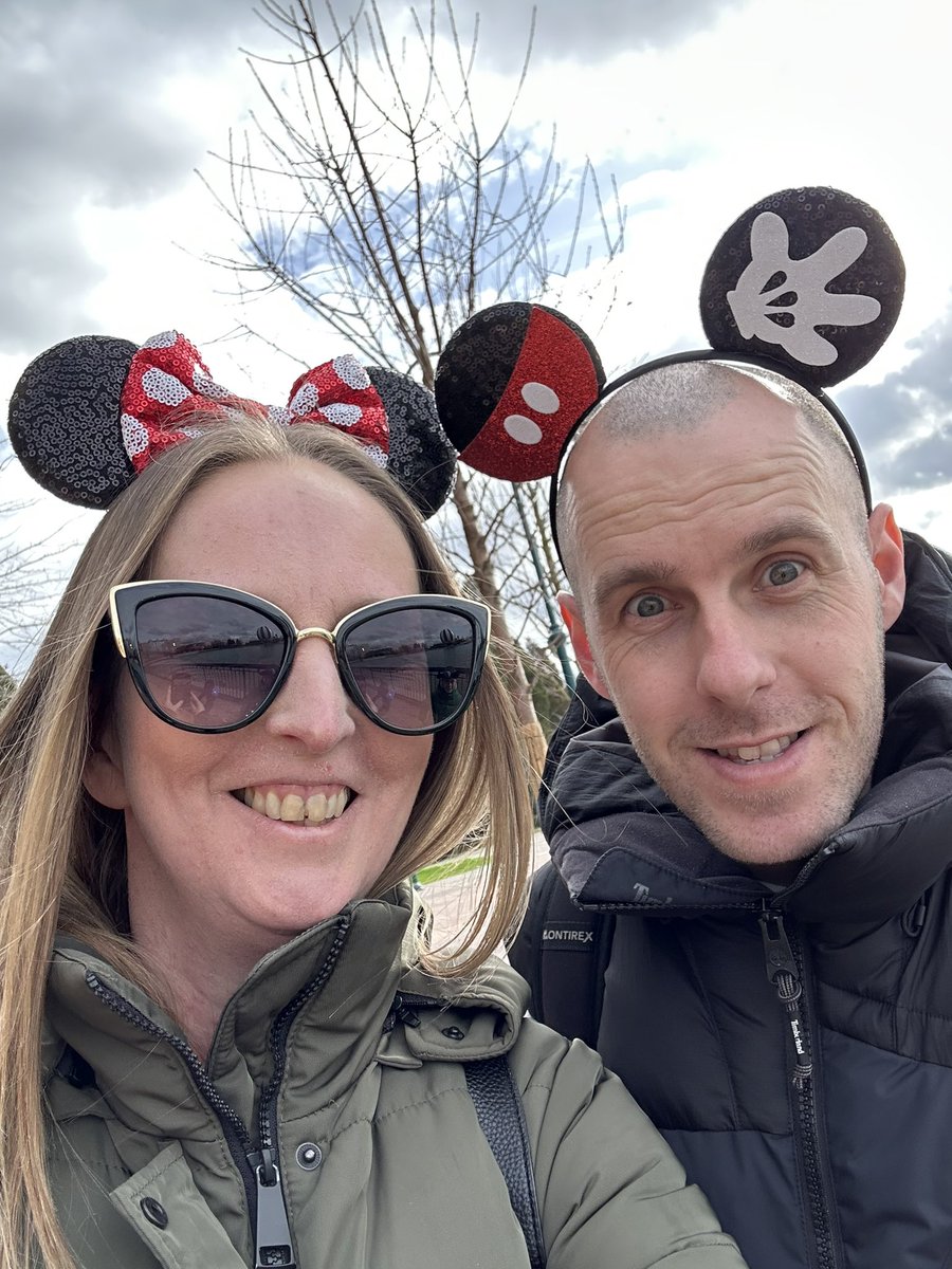 lesleybam's tweet photo. had an amazing few days creating memories with my favourite people Disneyland Paris we had an absolute blast!! ❤️🥰🏰🎠 https://t.co/C9mBREPUNJ