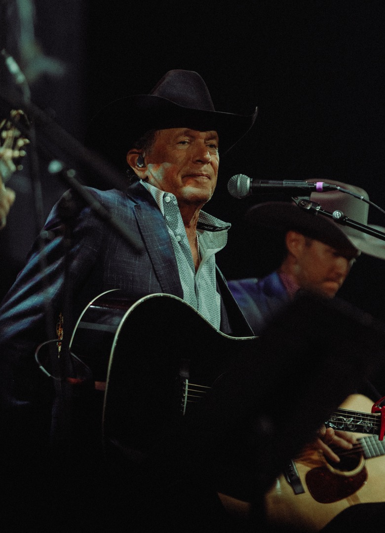 Strait2323233's tweet photo. The @TXHSA inducted George Strait alongside Don Cook, Keith Gattis and @MirandaLambert on Saturday night. @Jamey_Johnson honored George, performing “Kicked Out of Country,” Dean Dillon delivered a stirring rendition of “Drinkin’ Man” and George and Bubba Strait joined for here https://t.co/UFcFCoKYXs