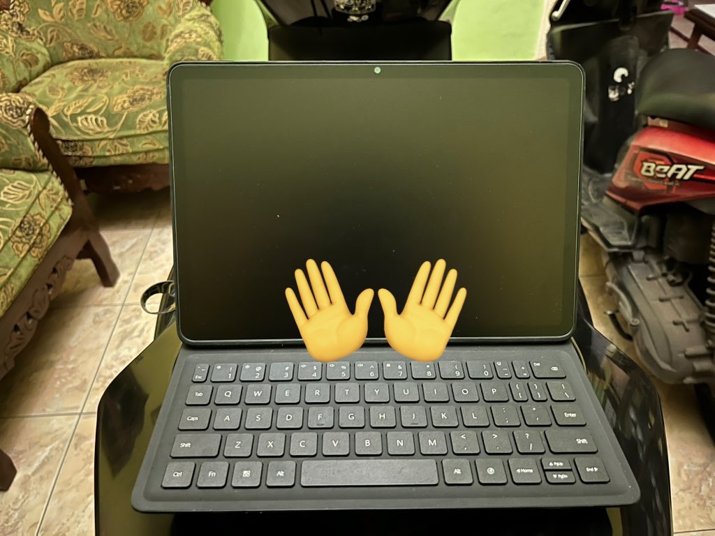harukunpie's tweet photo. WTS HUAWEI MATEPAD PAPERMATE EDITION 2024 11,5 8/256 WARNA SPACE GREY

kelengkapan: 
- Huawei matepad
- Keyboard 
- Mouse Huawei
- M-Pen 2 Generation
- Box full set 
- Charger type C original

Minat?dm!
#zonauang #matepad #wts https://t.co/HXrFTYWQVG