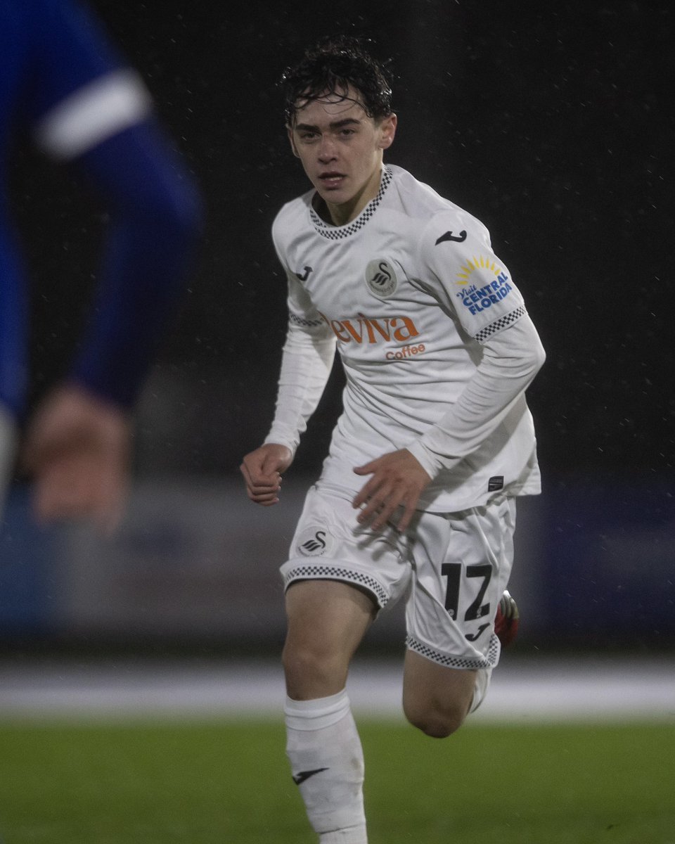 swans_academy's tweet image. Under-21s’ debuts for both Bobby Lewis (15) and Alex Godfrey (16) last night 🦢