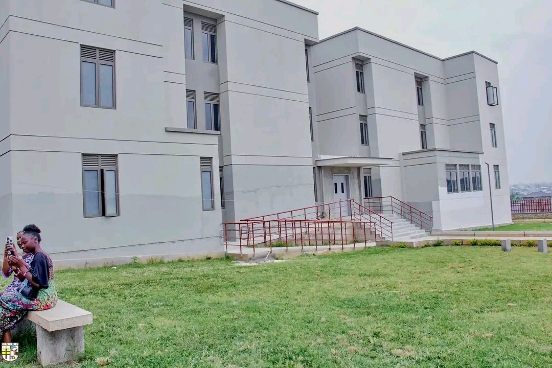 La continuité des images de l'université de Bunia en phase de finition.