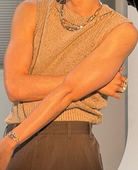 aequeening's tweet photo. sungchan's so fucking hairy with veiny arms and long skinny pretty fingers bruh im gonna explode😂😂😂😂😂😂😂😂😂😂😂😂😂 https://t.co/gitF0jM58v