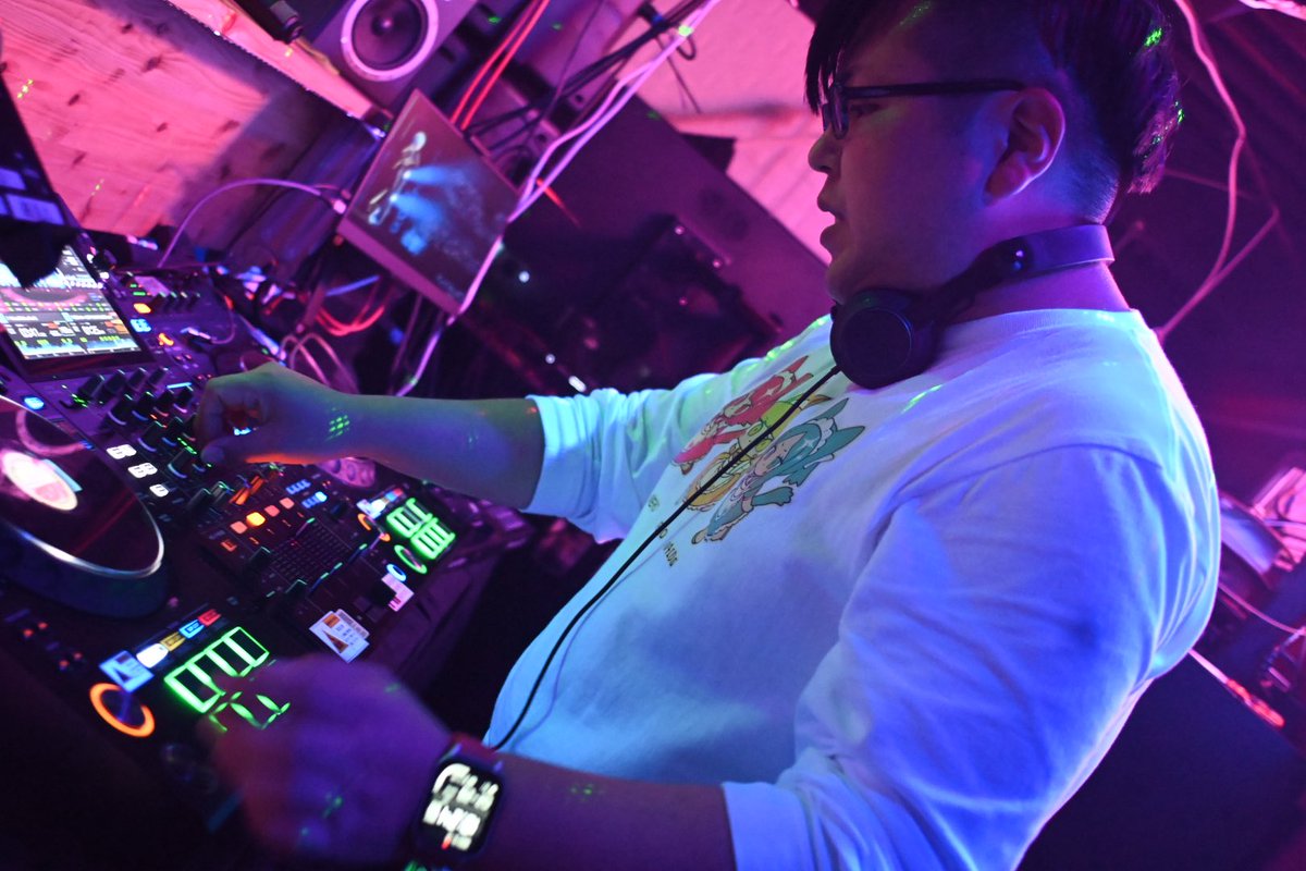 FairchildYu024's tweet photo. #SoundParty DJアカマツ&VJワイ! https://t.co/UHNYpRgETh