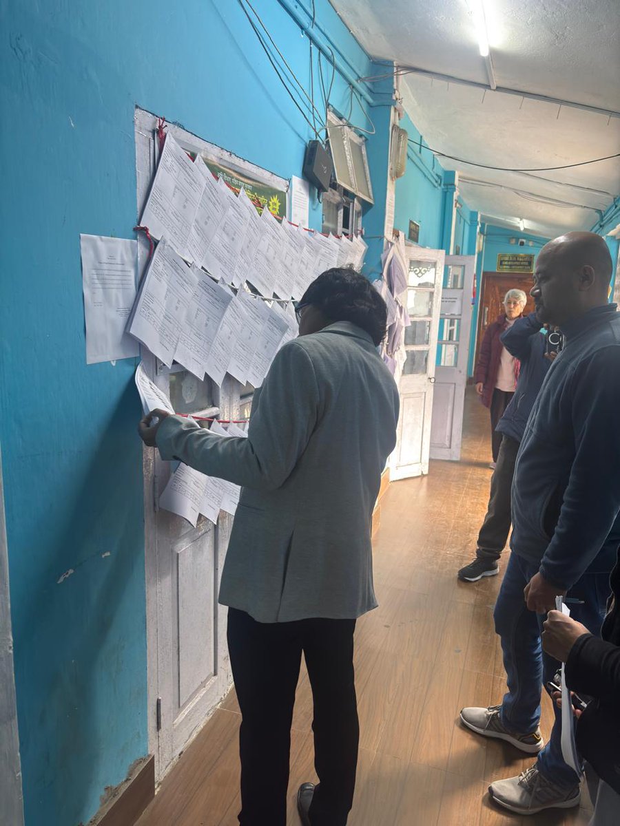 CEOWestBengal's tweet image. Roll Observer, Kalimpong checking the published rolls at Kalimpong-I Dev.Block in Kalimpong district, West Bengal.
#Roll #SIR 
@ECISVEEP @SpokespersonECI @PIBKolkata @AIRKolkata @DistrictMagist6