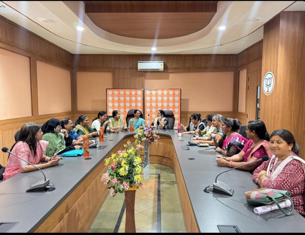 SurendrnagarM's tweet photo. આજરોજ આગામી 8 માર્ચ મહિલા આંતરરાષ્ટ્રીય દિવસની ઉજવણી ના ભાગરૂપે સુરેન્દ્રનગર જિલ્લા ભાજપ મહિલા મોરચા દ્વારા આયોજન બેઠક યોજાઈ
આ બેઠકમાં સુરેન્દ્રનગર જિલ્લા ભઆ આગામી 8 માર્ચ મહિલા આંતરરાષ્ટ્રીય દિવસની ઉજવણી ના ભાગરૂપે સુરેન્દ્રનગર જિલ્લા ભાજપ મહિલા મોરચા દ્વારા આયોજન બેઠક યોજાઈ https://t.co/hr5SC30uXA