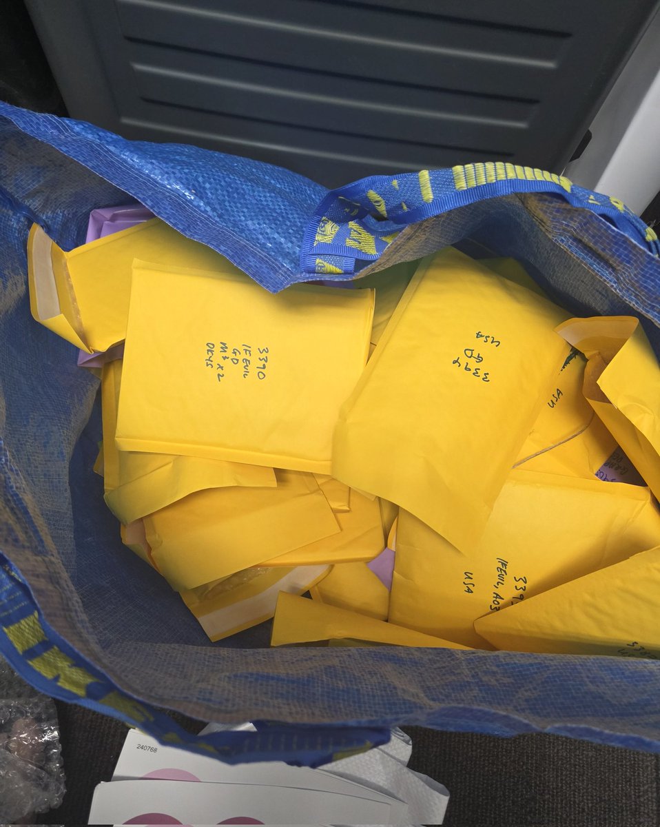 Thanks kpop twit I literally have not packed this many international orders since like 2022 or smth 😅

(Now I gotta haul all this home where the other half of my inventory is 🤡)