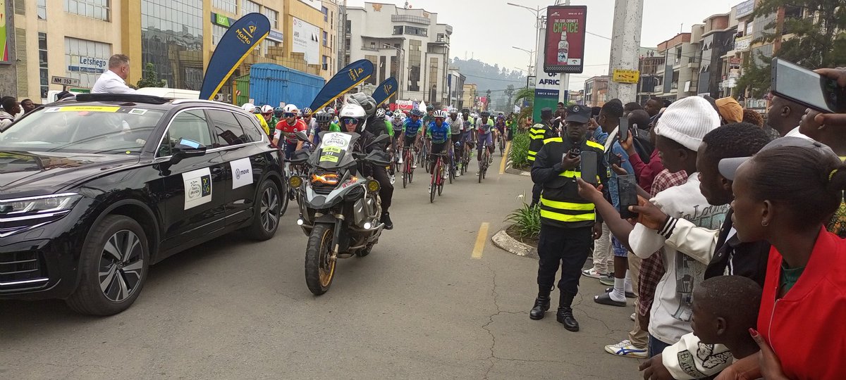 RYVCPNorthern's tweet photo. @YouthMusanze Uyu munsi bari Kumwe na @Rwandapolice ubuyobozi bwa @RwandaNorth @MusanzeDistrict bafashije Abaturage mu gukurikirana isiganwa ry'amagare rya Tour du Rwanda mu gace ka Musanze -Kigali. Amagare yahagurutse kandi Abaturage banejejwe n'uburyo bw'Igare. https://t.co/cRwjLSp17s