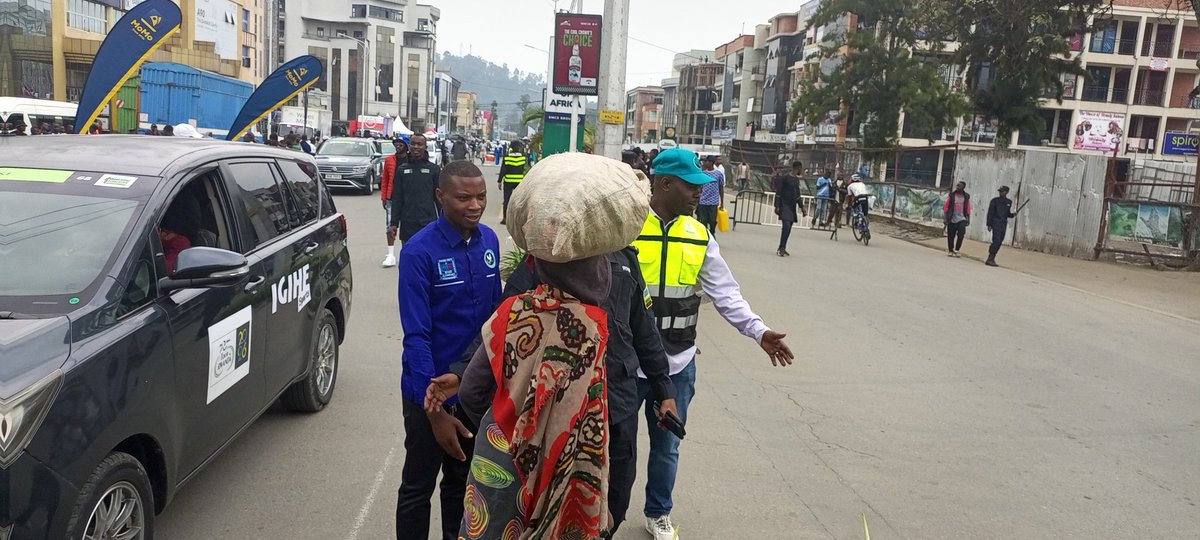 RYVCPNorthern's tweet photo. @YouthMusanze Uyu munsi bari Kumwe na @Rwandapolice ubuyobozi bwa @RwandaNorth @MusanzeDistrict bafashije Abaturage mu gukurikirana isiganwa ry'amagare rya Tour du Rwanda mu gace ka Musanze -Kigali. Amagare yahagurutse kandi Abaturage banejejwe n'uburyo bw'Igare. https://t.co/cRwjLSp17s