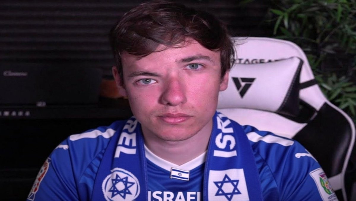 AzraelAlphaa's tweet photo. @Sardoche_Lol Tu pourras porter ton merch préféré en tant que golden goy de France! https://t.co/Hi66xt8qgH