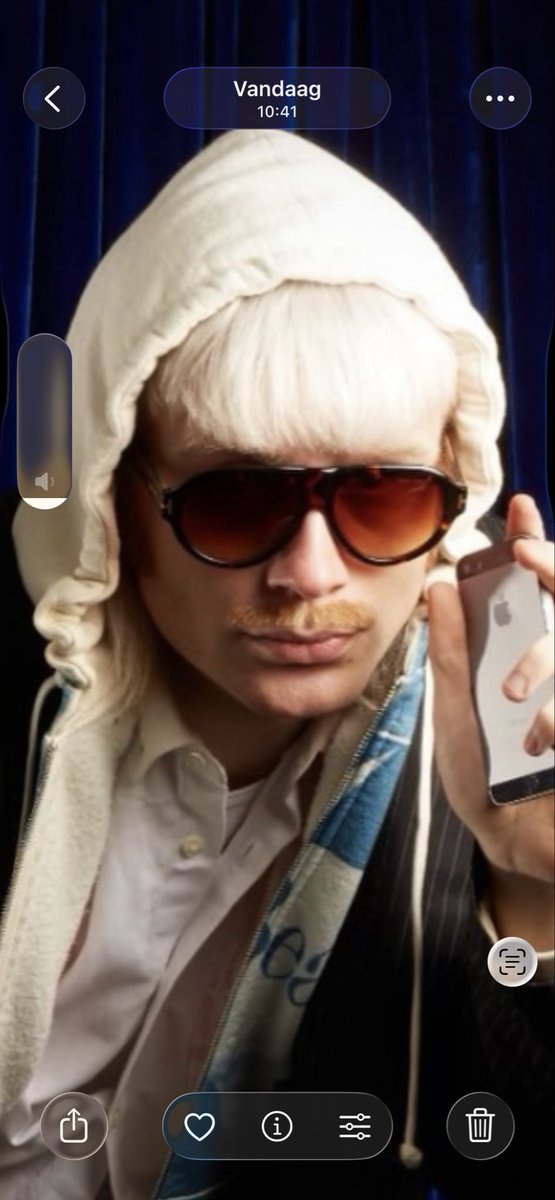 He looks so young here. Like Sacandinavian Boy/Albino Joost