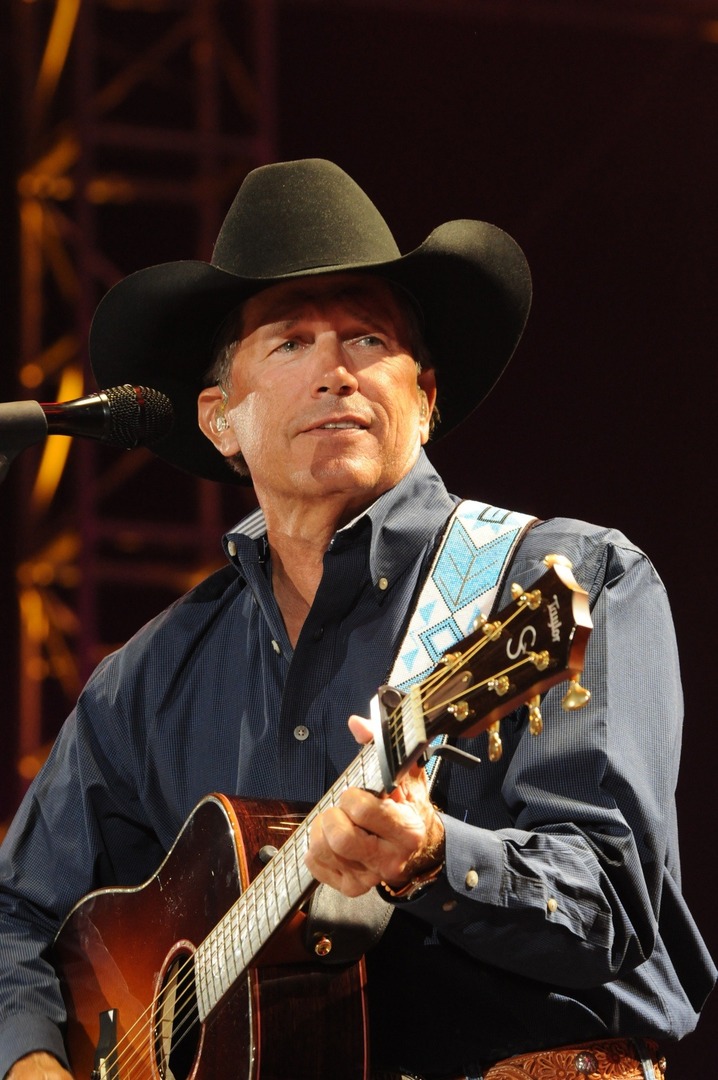 Strait2323233's tweet photo. "You've become a memory I can't live without.
You'll always be a fire I can't put out." 🎶 https://t.co/Ua274vE9Hh