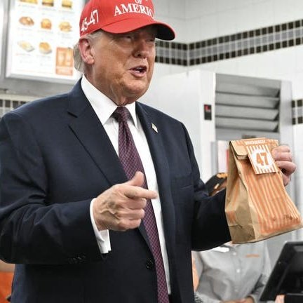 k_ovfefe2's tweet image. He really just went to Whataburger and bought everyone burgers 10 hours ago knowing that he was about to go turn the world upside down