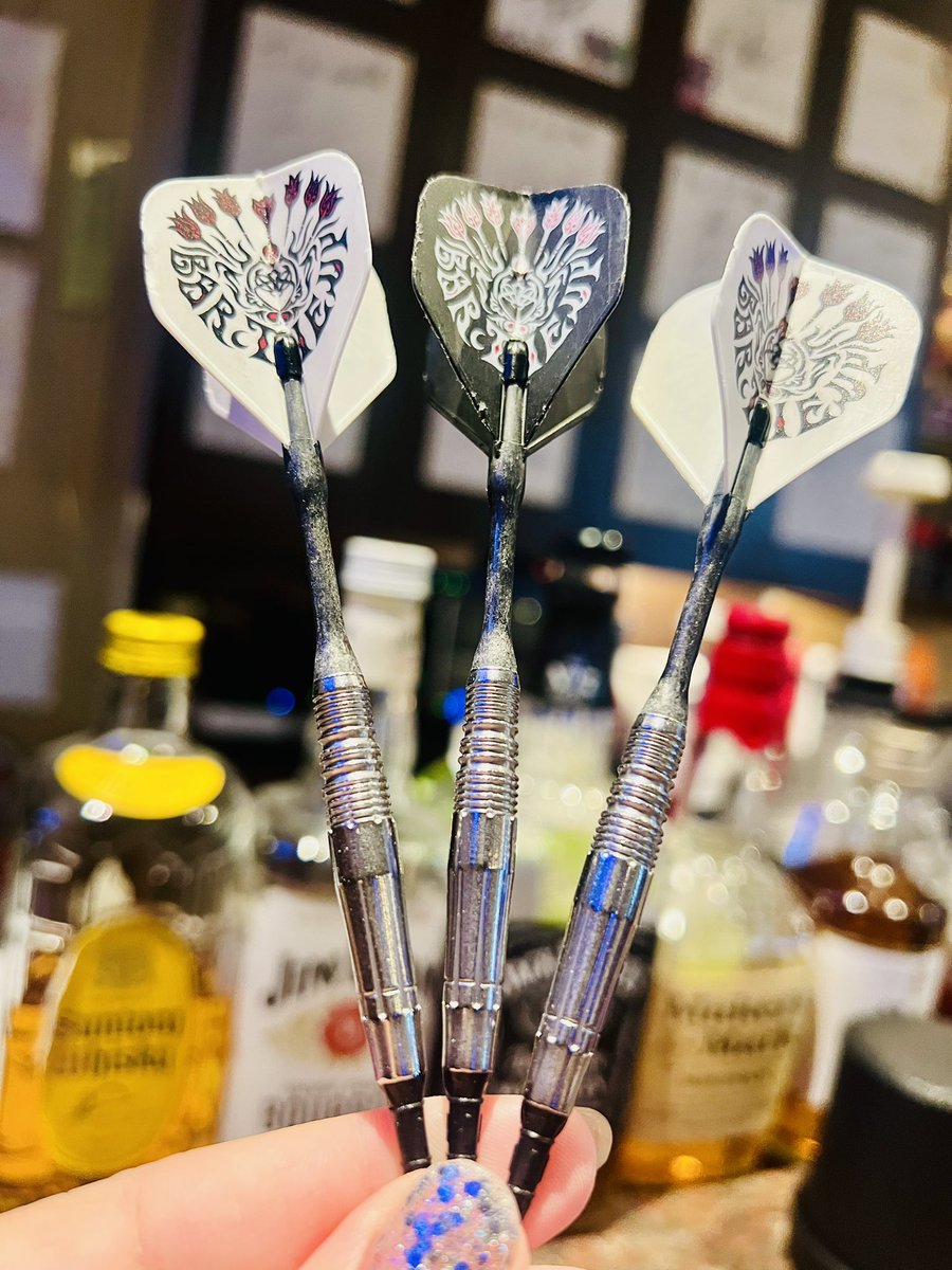 christina_darts's tweet photo. JOKER DRIVERのバレルって
使い込んでてもずっとピカピカなんだよなぁ✨
バレル洗浄もこまめにしてるのはあるけど！
指への吸い付きが気持ちいい🎯

@jokerdriverOA https://t.co/490cCKomXo