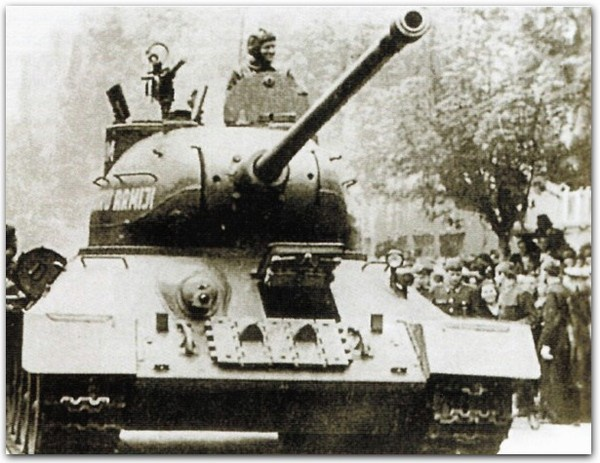 https://t.co/AsRUk0Co17 “Can you, Comrades, build a tank?” — “Yes, we ...