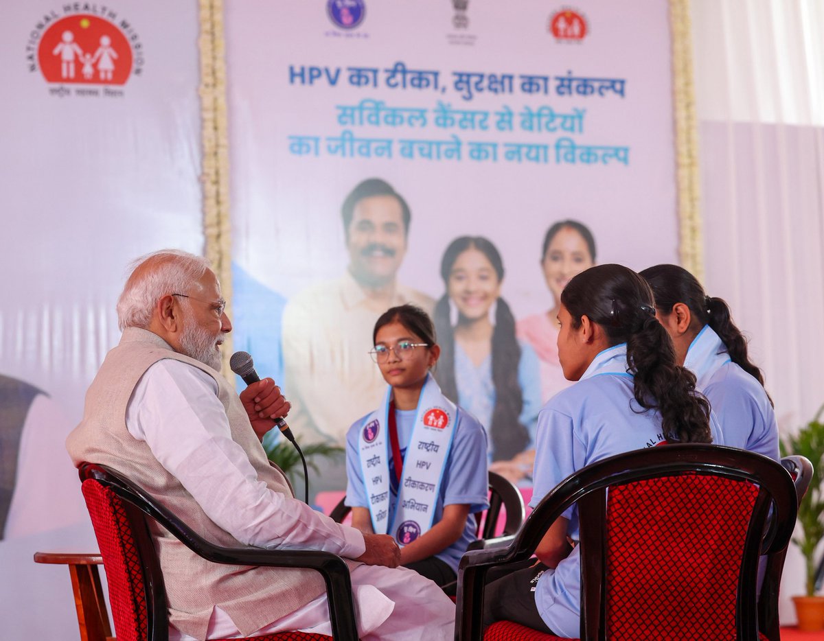 kkvishnoibjp's tweet photo. माननीय प्रधानमंत्री श्री @narendramodi जी के कुशल नेतृत्व एवं मार्गदर्शन में आज देश निरंतर विकास की नई ऊँचाइयों को छू रहा है। इसी कड़ी में माननीय प्रधानमंत्री जी के कर कमलों से आज अजमेर से राष्ट्रव्यापी HPV टीकाकरण अभियान का शुभारंभ हुआ, जो हमारी बेटियों के स्वस्थ और सुरक्षित भविष्य की दिशा में एक ऐतिहासिक कदम है। 

हमारी सरकार महिला स्वास्थ्य को सर्वोच्च प्राथमिकता मानती है और हर बेटी को स्वस्थ, सशक्त एवं आत्मनिर्भर बनाने के लिए निरंतर प्रयासरत है।

#RisingRajasthanWithModi