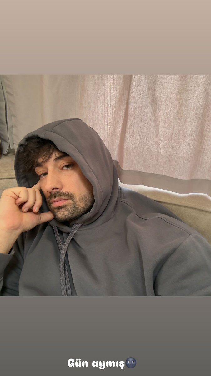 Alp Navruz instagram hesabında yeni bir story paylaştı. ✨️ 

"Gün aymış 🌚" 

#AlpNavruz • <a href="/AlpNavruz/">Alp Navruz</a>