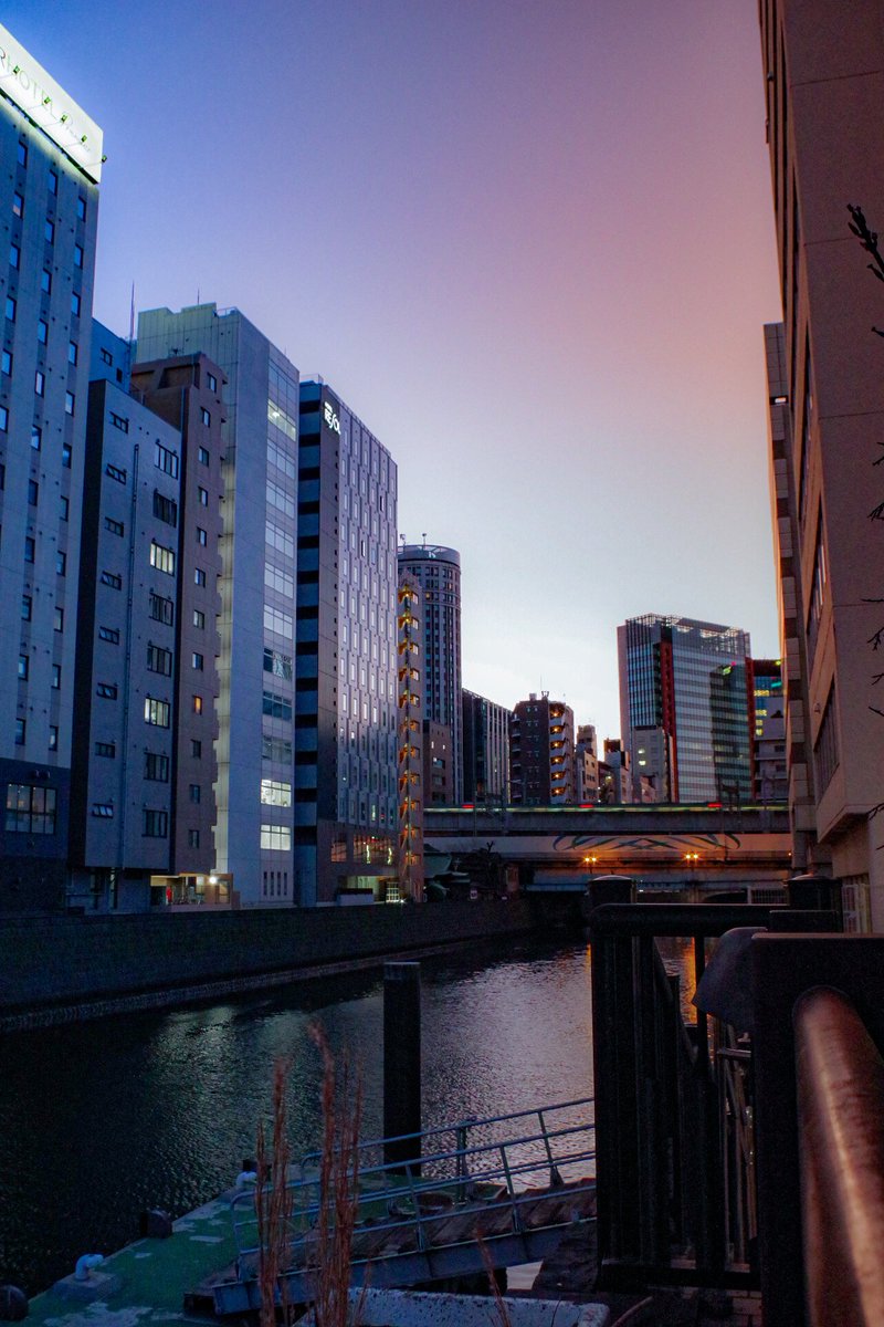 噂のスリーコインズにあるフィルター使ったけど面白いな