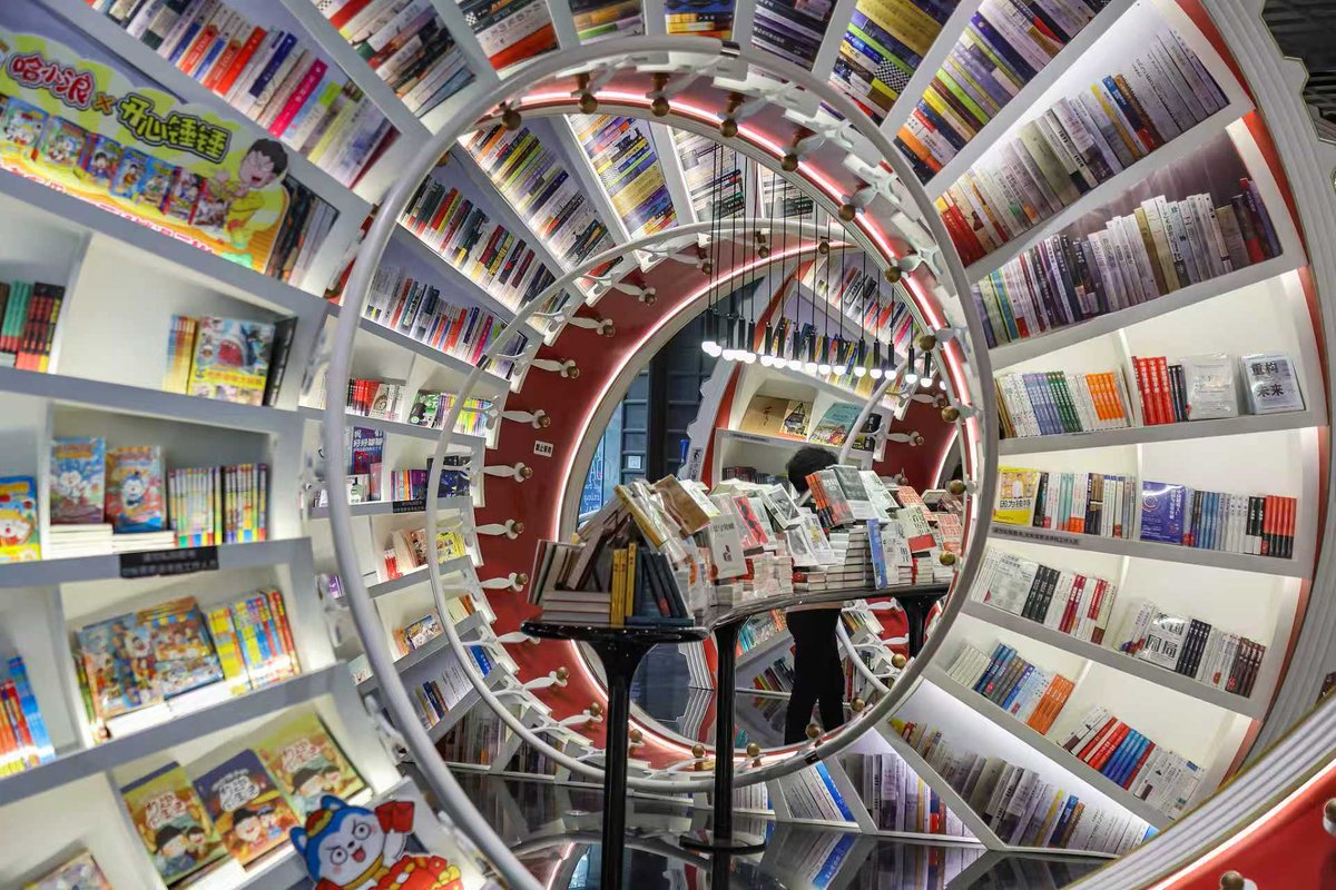 CCTVAsiaPacific's tweet image. 📖Bucket list +1! A #bookstore in #Shenzhen, #China’s #Guangdong Province features a unique spiral bookshelf design that makes visitors feel as if they’re stepping into a time tunnel. Take a look! #ChinaTravel

By Liang Yue｜Pics via CFP