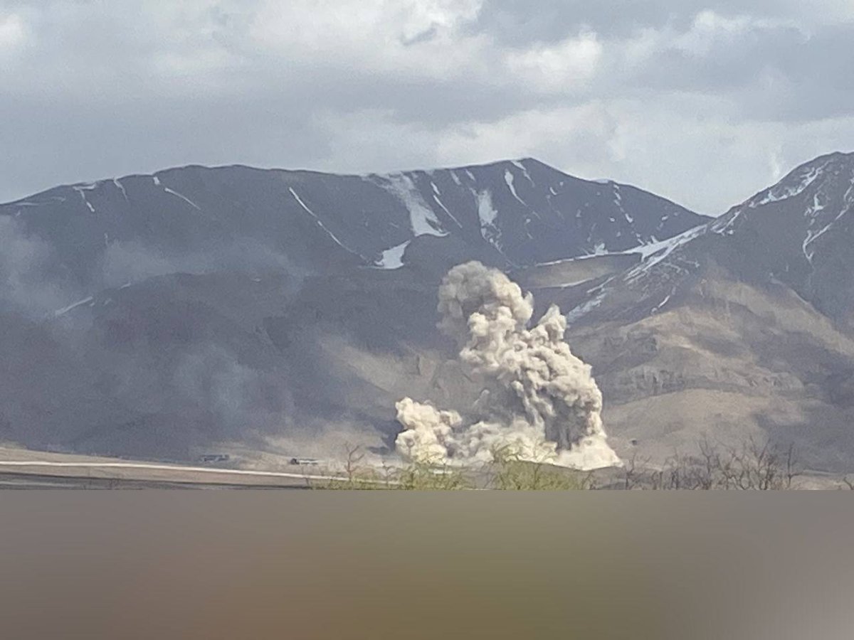RadarAustral_'s tweet photo. 🇮🇱🇺🇸🇮🇷| Destrucción del cuartel general del CGRI "Heider Karrar" en Damavand, Teherán https://t.co/Aj2kDT05FU