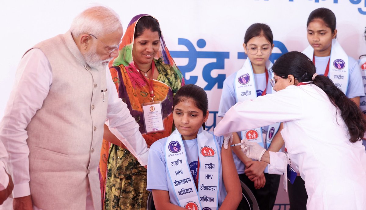 BJP4Rajasthan's tweet photo. माननीय प्रधानमंत्री श्री @narendramodi जी ने आज अजमेर से राष्ट्रव्यापी HPV टीकाकरण अभियान का शुभारंभ किया, जो हमारी बेटियों के स्वस्थ और सुरक्षित भविष्य की दिशा में एक ऐतिहासिक कदम है। 

भाजपा सरकार महिला स्वास्थ्य को सर्वोच्च प्राथमिकता मानती है और हर बेटी को स्वस्थ, सशक्त एवं आत्मनिर्भर बनाने के लिए निरंतर प्रयासरत है।

इस दौरान राजस्थान के राज्यपाल श्री हरिभाऊ किसनराव बागड़े, मुख्यमंत्री श्री @BhajanlalBjp, राजस्थान सरकार में चिकित्सा एवं स्वास्थ्य मंत्री श्री @GajendraKhimsar भी उपस्थित रहे।

#RisingRajasthanWithModi