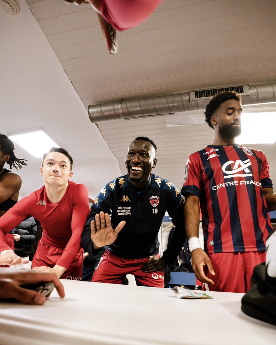 ClermontFoot's tweet photo. Bon week-end la #TeamCF63 👋😁

#NousSommesClermont https://t.co/2OEE7J8Ytt