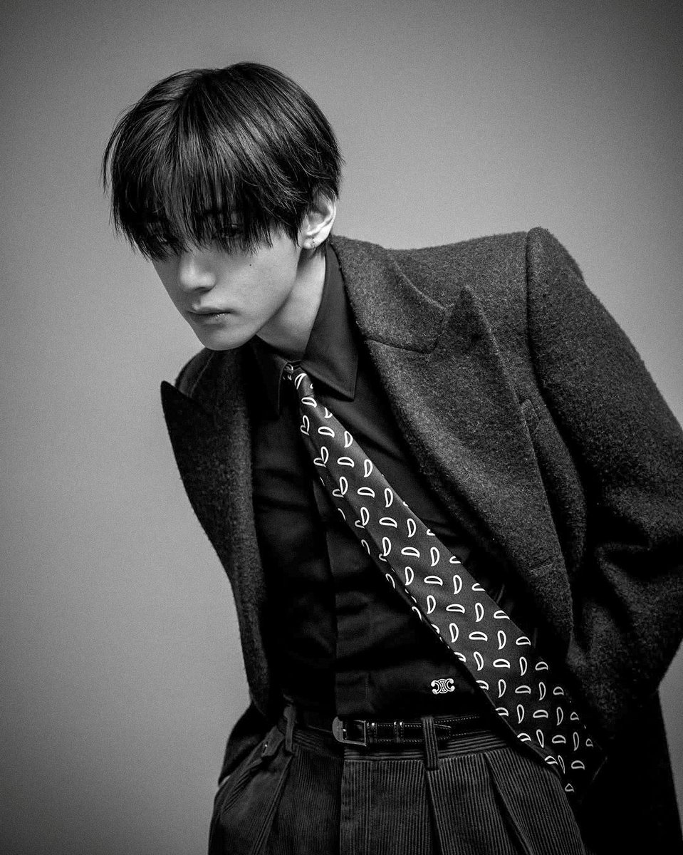 thvdiaries's tweet photo. celine's top model actually https://t.co/RDyKXHhVGr