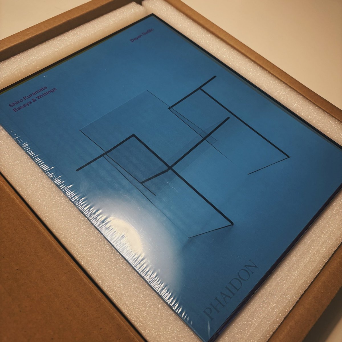 購入品　倉俣史朗のヒストリー＆過去作品の解説とカタログ2冊組の豪華版書籍