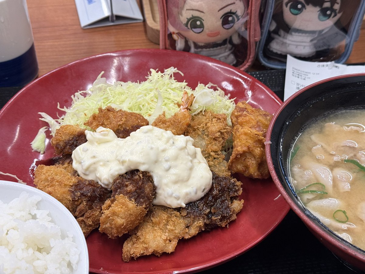 らんちはかつや。

期間限定のタルタル盛り揚げ定食を頂きました。

こういうバカっぽいメニューこそが、かつやだよね。😌