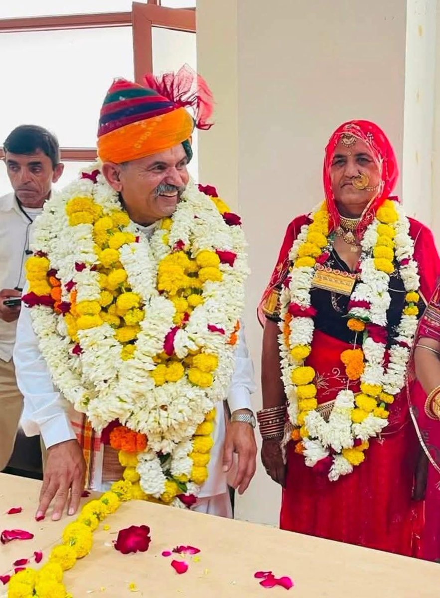vikas_osian's tweet photo. पर्यावरण व सेवा को समर्पित व्यक्तित्व, अंतर्राष्ट्रीय #पर्यावरणविद् श्रीमान #खम्मूराम जी खीचड़ के राजकीय सेवा से सेवानिवृत्त होने पर हार्दिक बधाई 💐
आपके आगामी स्वस्थ, सुखी और उज्जवल भविष्य की मंगल कामनाएं 💐
गुरु महाराज जंभेश्वर भगवान के कृपा आप पर हमेशा बनी रहे 🙏💐🙏 https://t.co/4RtGOMxn10