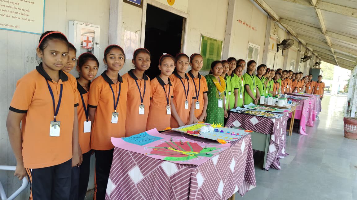 GLRS_UKAI's tweet photo. રાષ્ટ્રીય વિજ્ઞાન દિવસની ઉજવણી 🧬🌡️🔭🔬
#ScienceDay #Science https://t.co/9TJWD4s8DH