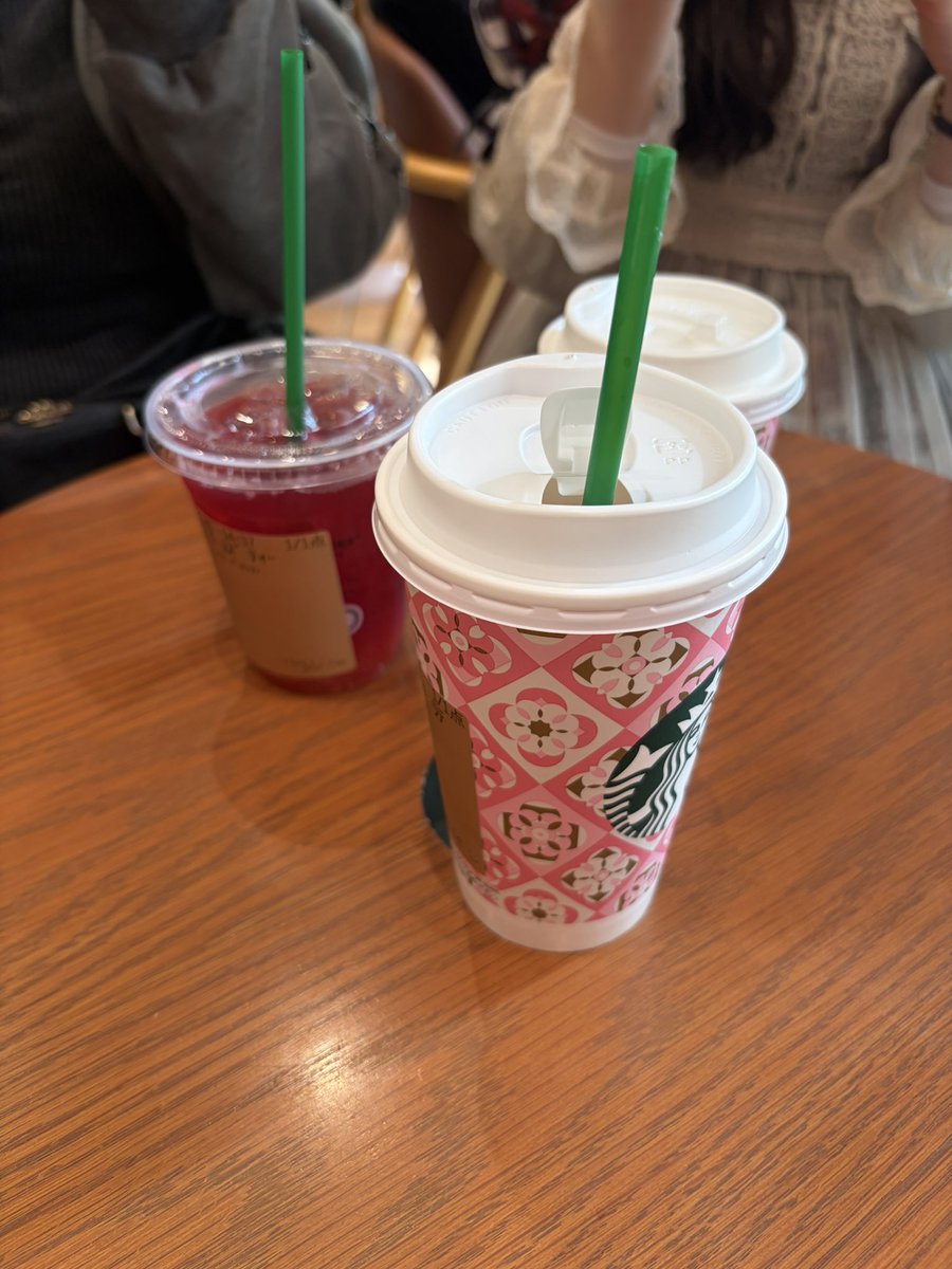 iaiiaimnm's tweet photo. えふさんとランチ→ちゆさんと会えたのでスタバ💭♥️ https://t.co/lyfLwFHsff