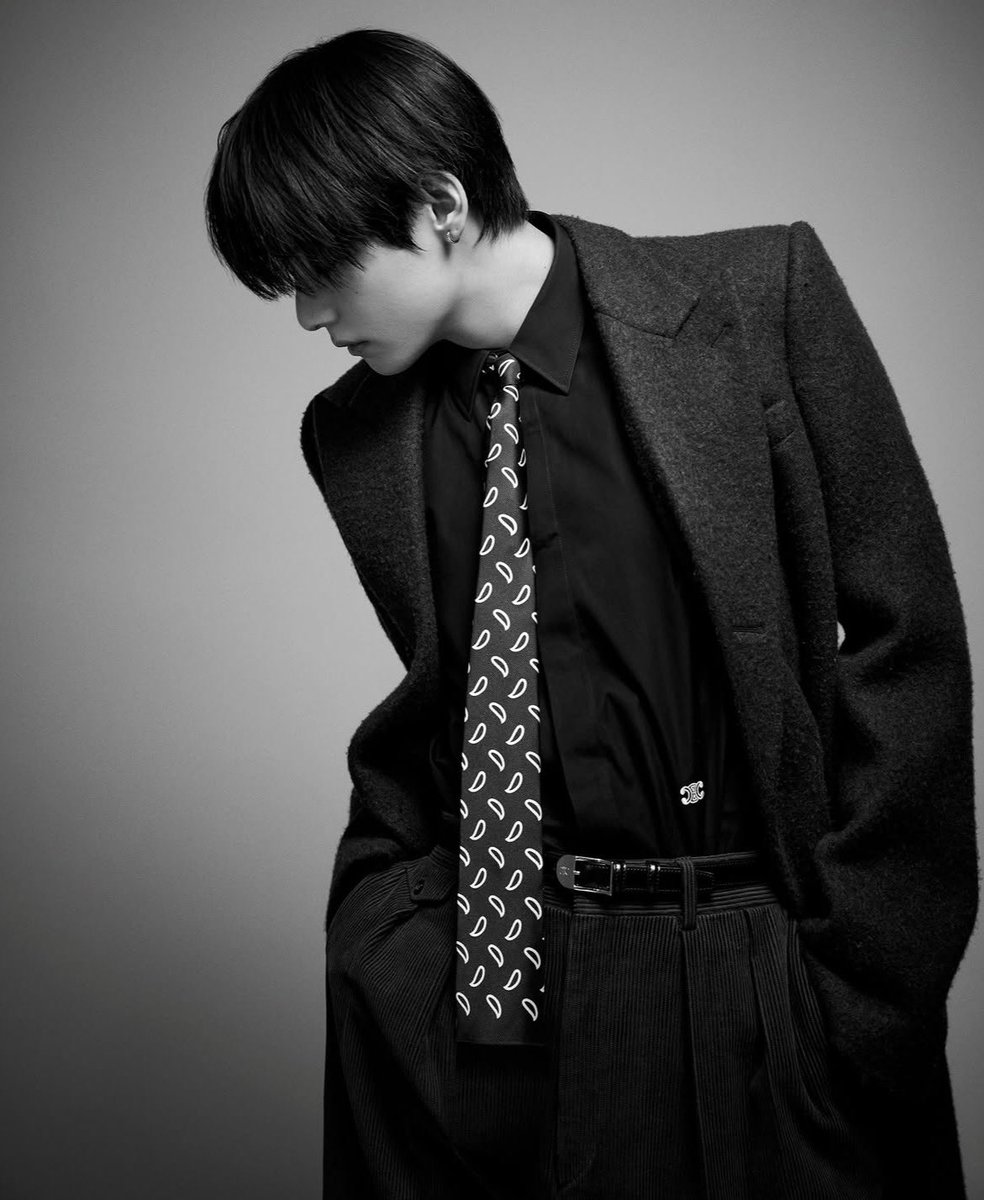 taetaevoting_jp's tweet photo. RT and REPLY 

TAEHYUNG FOR CELINE 
V x CELINE キムテヒョン #BTSV 
#TAEHYUNGxCELINE #CelineBoyV https://t.co/djuojtC7jH