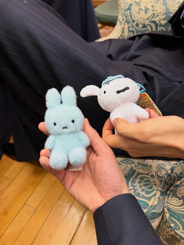 28/02/26 #RM (@/rkive) mengunggah foto-foto baru melalui instagram. 

🎵 Mitski - Where’s My Phone?

(1/4)
Scroll untuk melihat foto lainnya