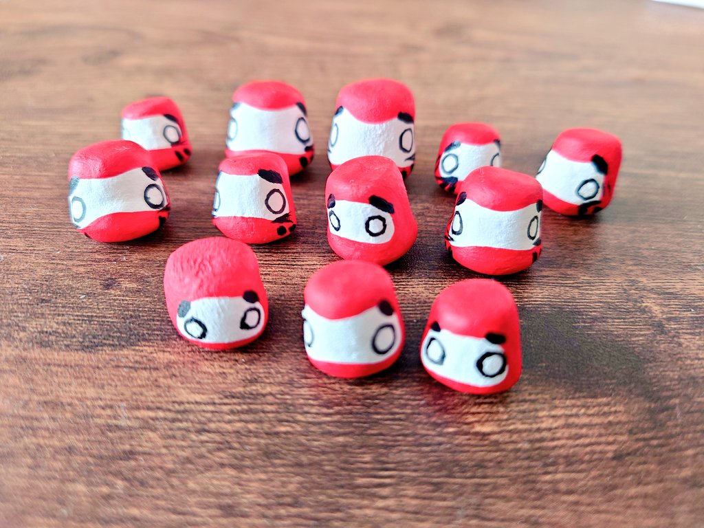 だるまの顔がみんな困り顔してるって嫁ちゃんから言われた。