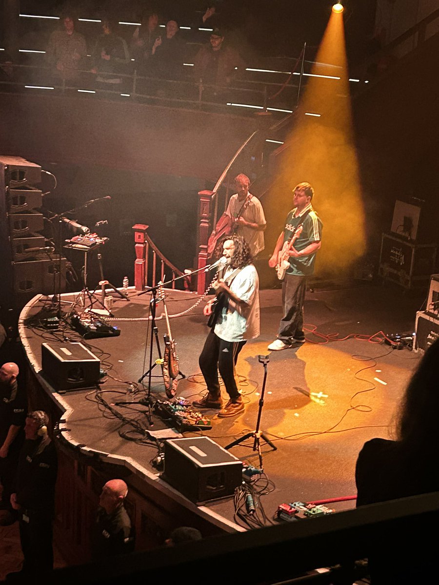 rivercobbler's tweet photo. Psychedelic Porn Crumpets @Alberthallmcr last night. Brilliant! https://t.co/UiZDIgPEoE